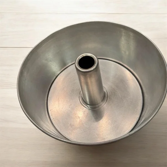 Angel Food Cake Pan - Picture 2 of 3